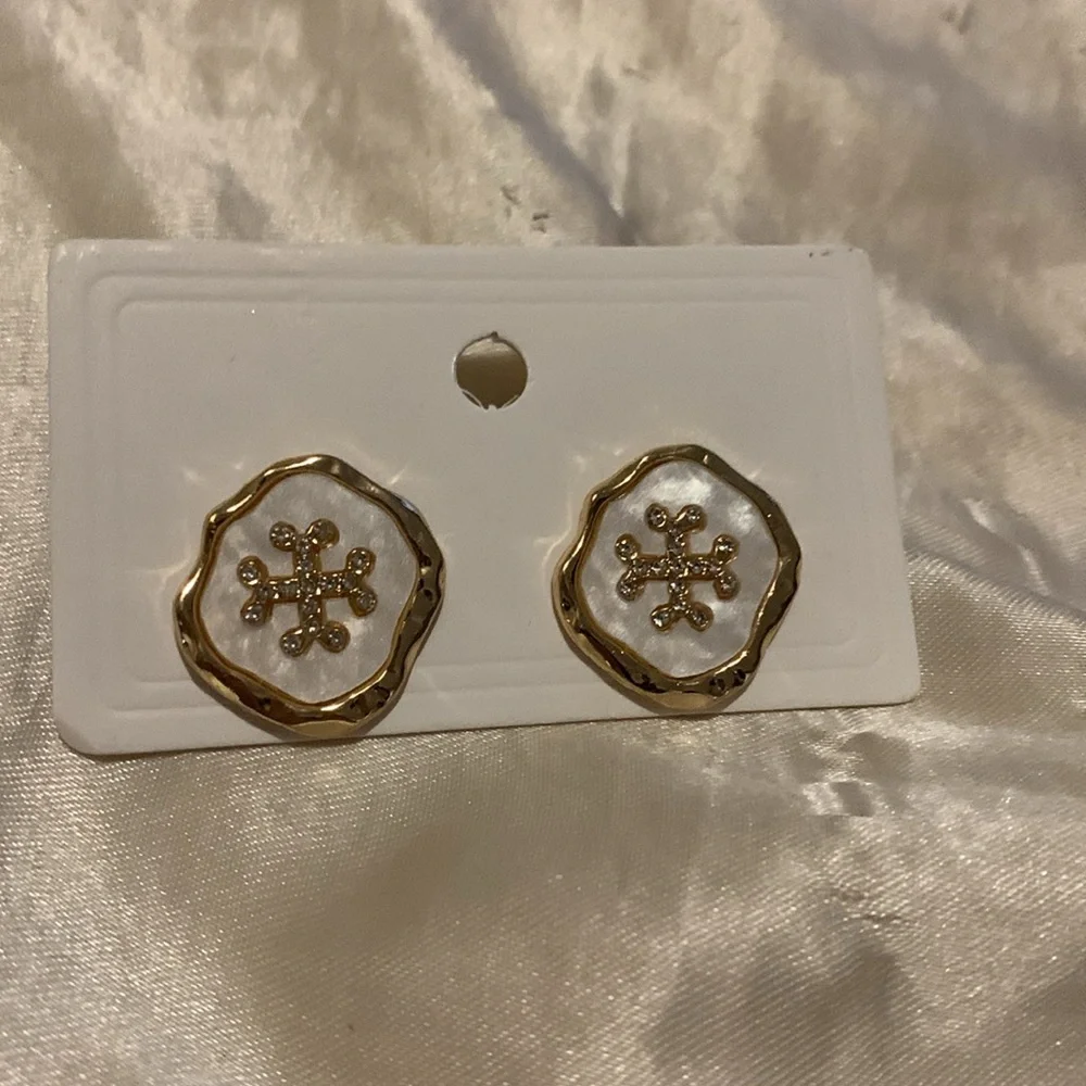 Earrings - Picture 6 of 9